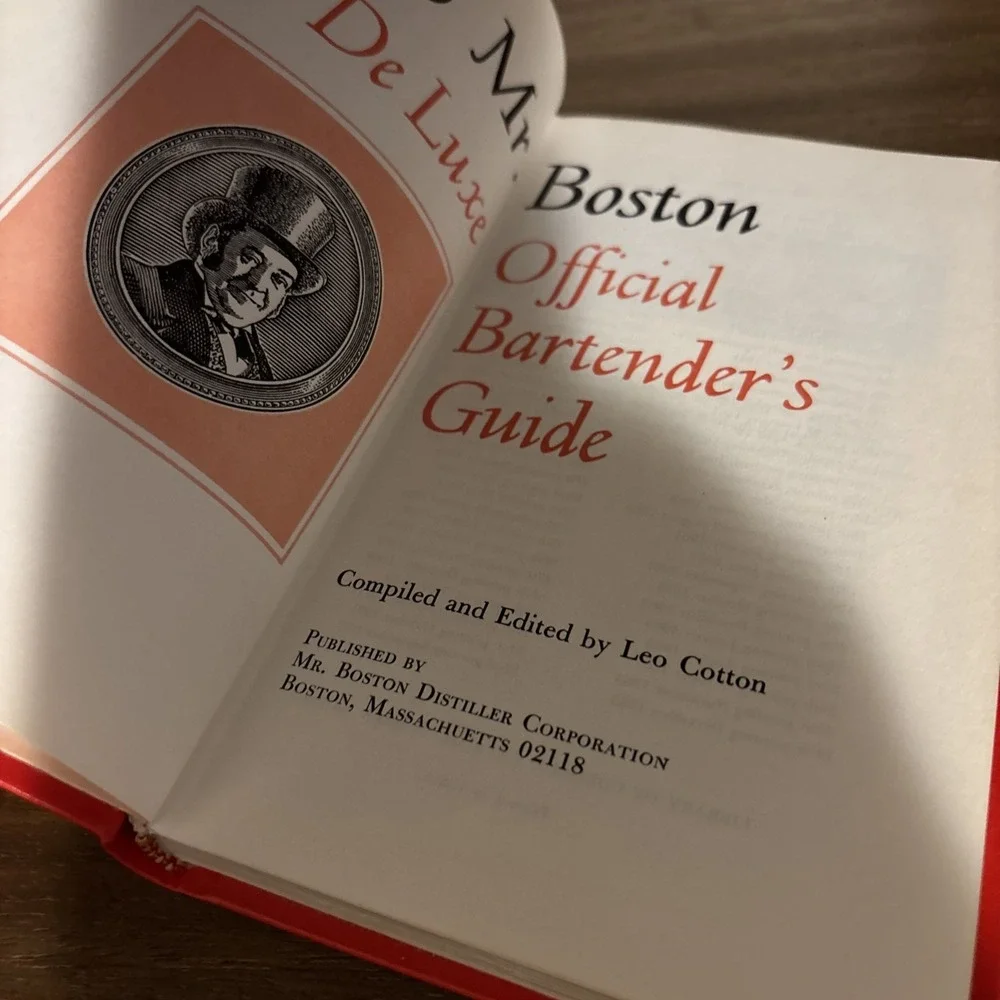 Mr Boston De Luxe Bartender's Guide 1970‎ 50th Printing Vintage Cocktail Book